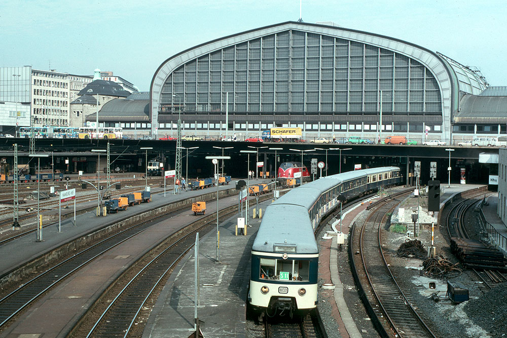 https://www.eisenbahnfotograf.de/datei/September 1981/1010101 DB 471102 Hamburg Hbf 2.9.81.jpg
